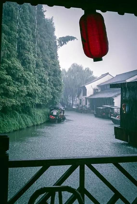探索隐藏宝藏，最新特色家具探索之旅，小巷深处的奇妙之旅