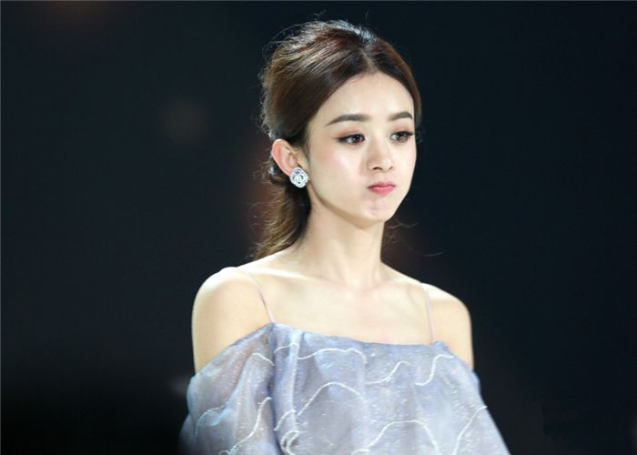 赵丽颖最新代言，友情、陪伴与温馨的日常生活