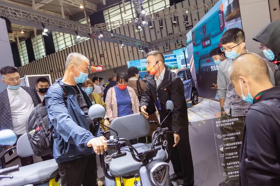 最新四缸三轮车，科技引领出行革新
